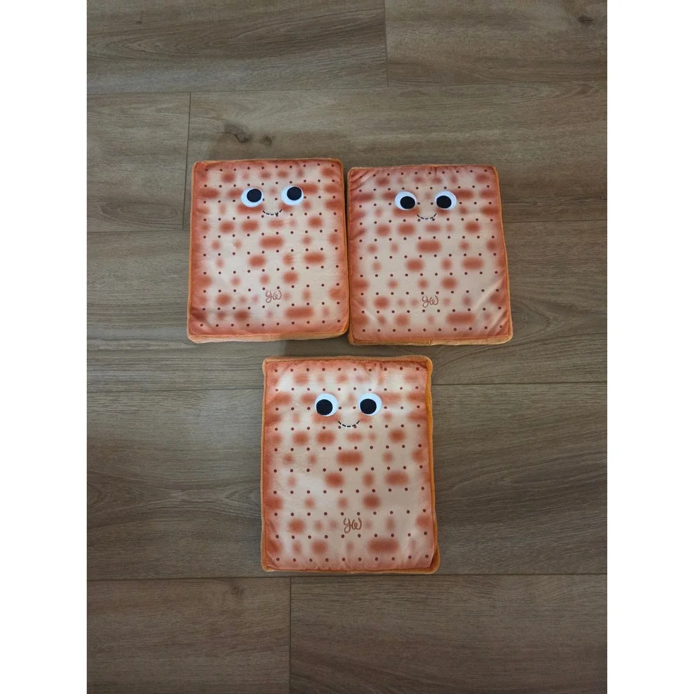 Gummy World Afikoman Matzah Plush Set with Blue Velvet‎ Bag Star of David